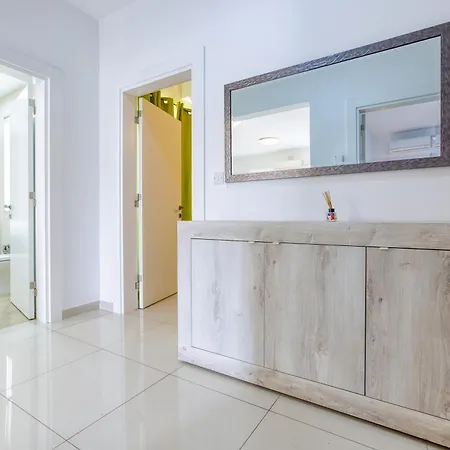 Charming 2br With Private Balcony By 360 Estates