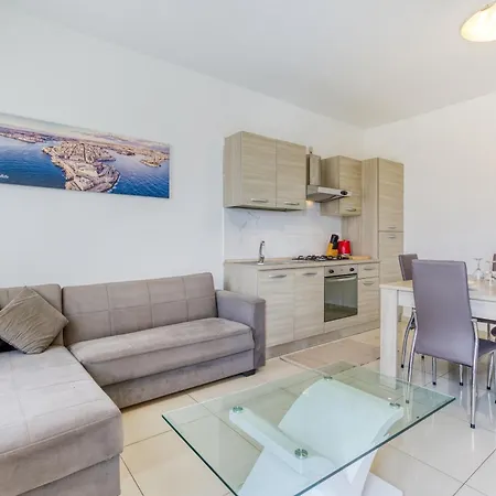 Charming 2br With Private Balcony By 360 Estates Apartment *
