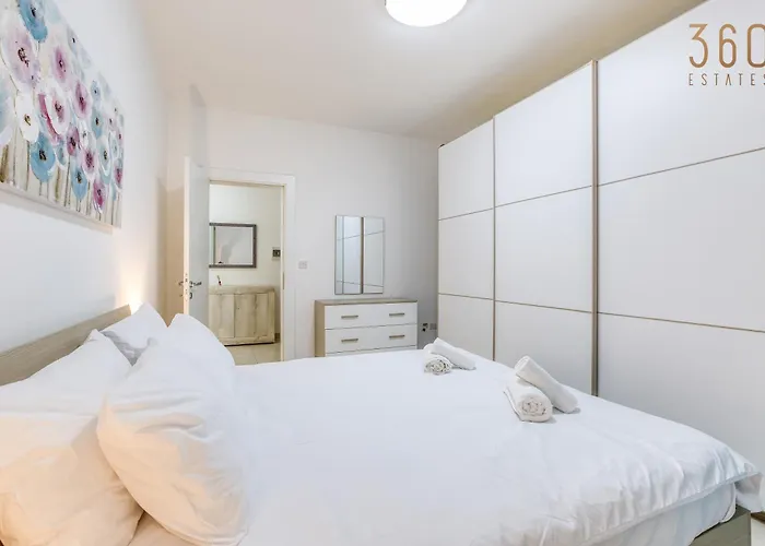 Charming 2br With Private Balcony By 360 Estates Appartamento *