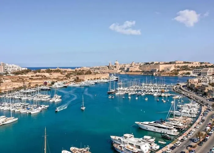 Charming 2br With Private Balcony By 360 Estates