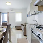 Lägenhet Charming 2br With Private Balcony By 360 Estates *