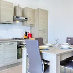 Charming 2br With Private Balcony By 360 Estates
