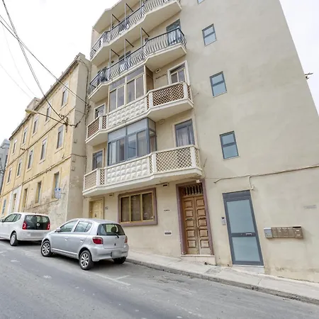 Charming 2br With Private Balcony By 360 Estates דירה