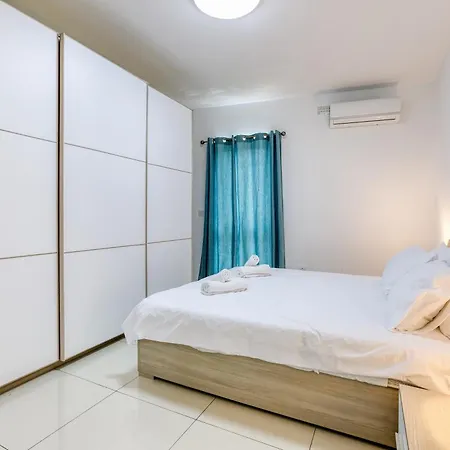 Charming 2br With Private Balcony By 360 Estates דירה *