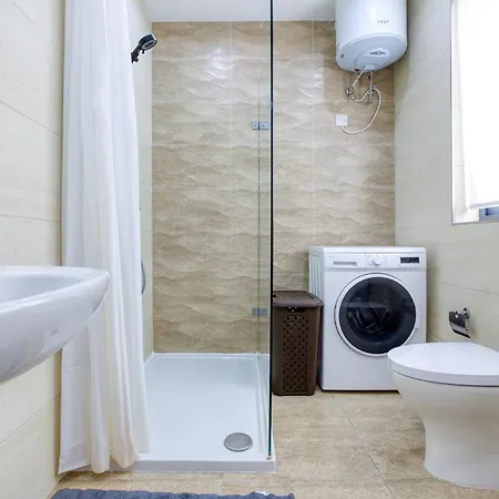 Charming 2br With Private Balcony By 360 Estates *