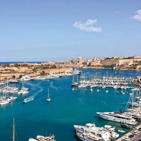 Charming 2br With Private Balcony By 360 Estates