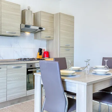 Charming 2br With Private Balcony By 360 Estates