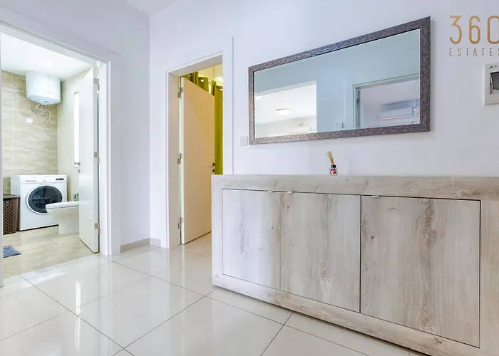 Charming 2br With Private Balcony By 360 Estates