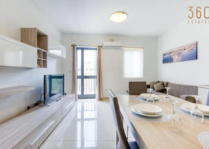 Charming 2br With Private Balcony By 360 Estates Apartament