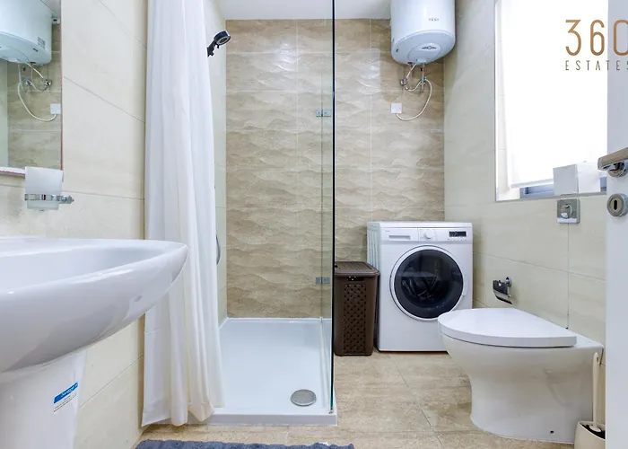 Charming 2br With Private Balcony By 360 Estates *