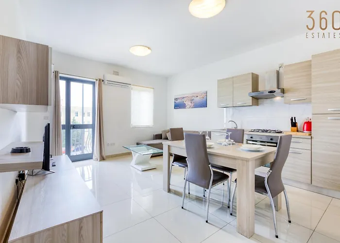 Charming 2br With Private Balcony By 360 Estates Apartament