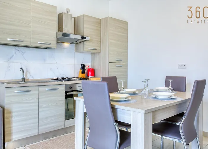 Charming 2br With Private Balcony By 360 Estates